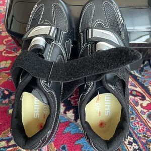 Shimano Women’s Cycling Shoes Size 40(7.8)like new